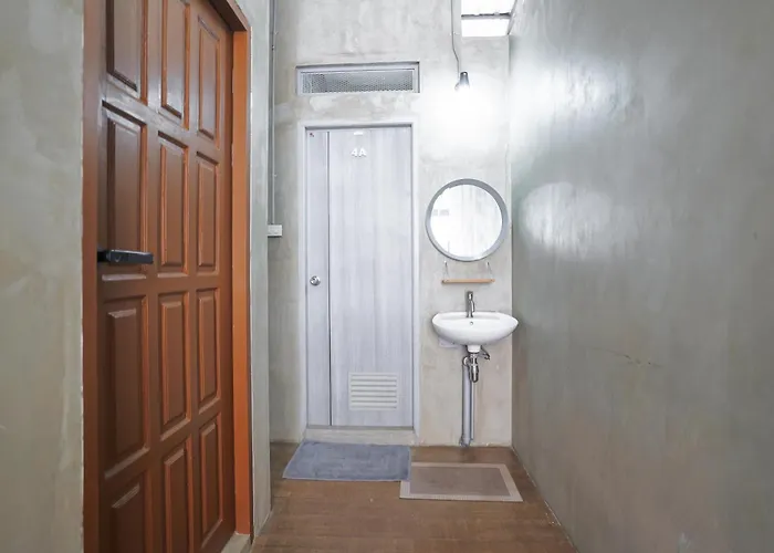 Siam Breeze - Self Check-in Hostel
