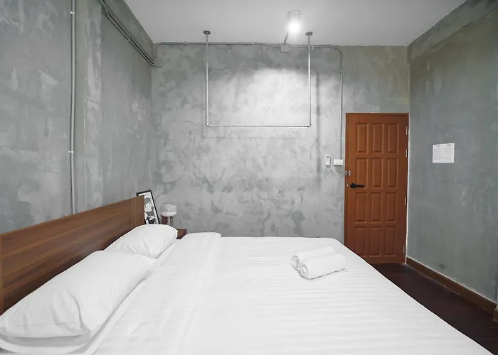 Siam Breeze - Self Check-in Hostel