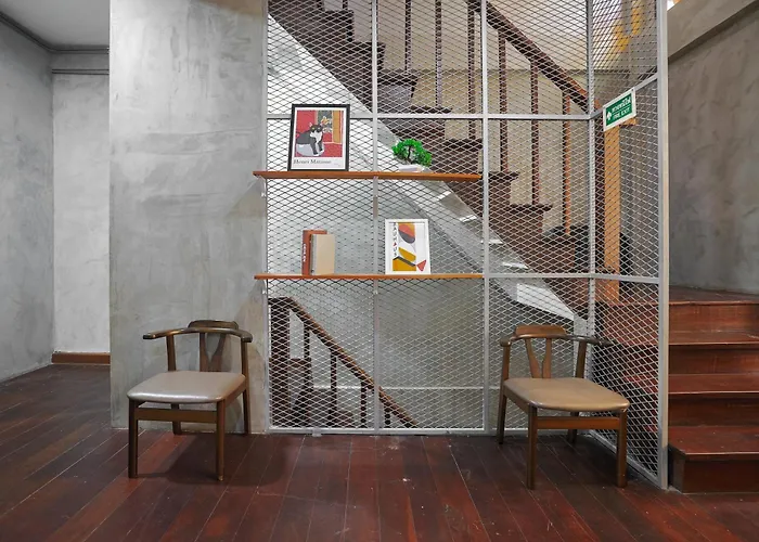 Siam Breeze - Self Check-in Hostel